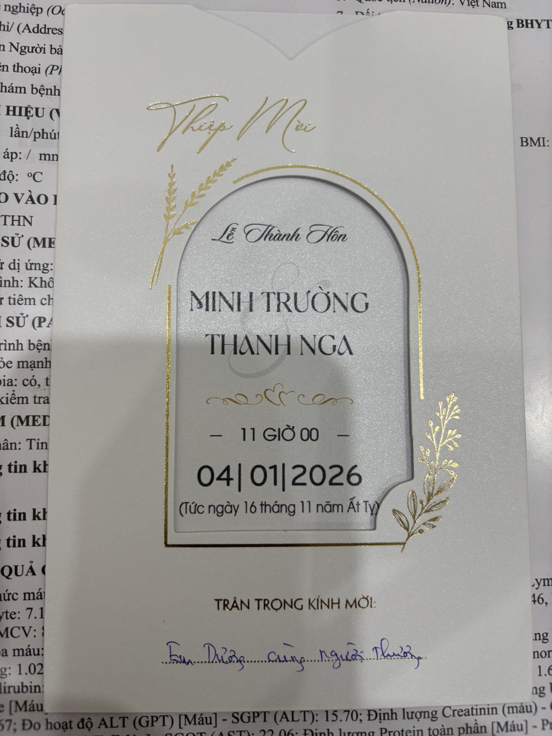 Giày đẹp. 5*. Nhưng miếng lót giày phải bị lẹm 1 góc to nên trừ 1*