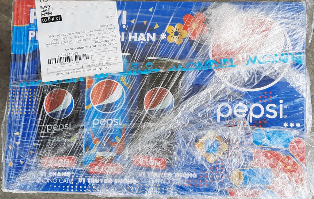 Đóng gói cẩn thận, giao hàng nhanh, hôm qua đặt, hôm nay nhận được hàng, hàng chất lượng pepsi phiên bản giới hạn được tặng kèm lốc trà ô long nữa. Rất tuyệt vời