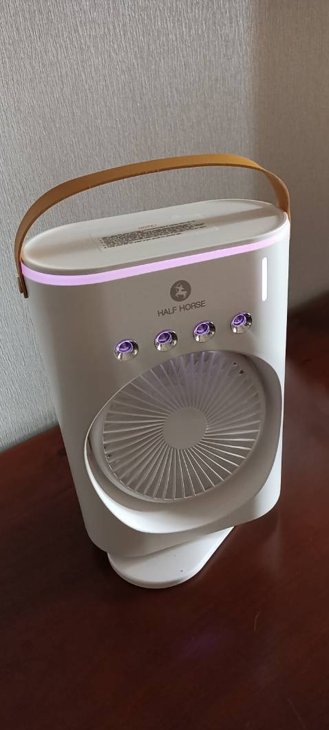 Động cơ mạnh, 
Quạt chạy êm _ Phung sương bốn vòi." Nhưng" mình có thể sử dụng hai hoặc ba đều được cả. 
Mọi người ơi nên mua quạt này sử dụng khi mùa hè nóng bức.
Mình mua hai khi sử dụng phung sương mọi người nên thủ chai nước kế bên siêng năng chăm nước đừng để cạn nước!