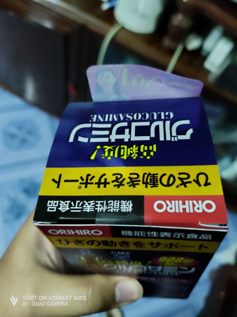 sản phẩm ko có tem của nhà sản xuất, chả biết hàng thật không nữa, shop lại bảo không kịp dán >.>