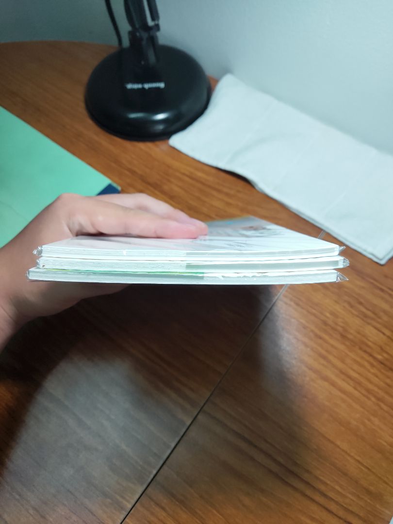 giấy tốt, nhưng đóng gói kém khiến giấy bị cong, khá khó chịu