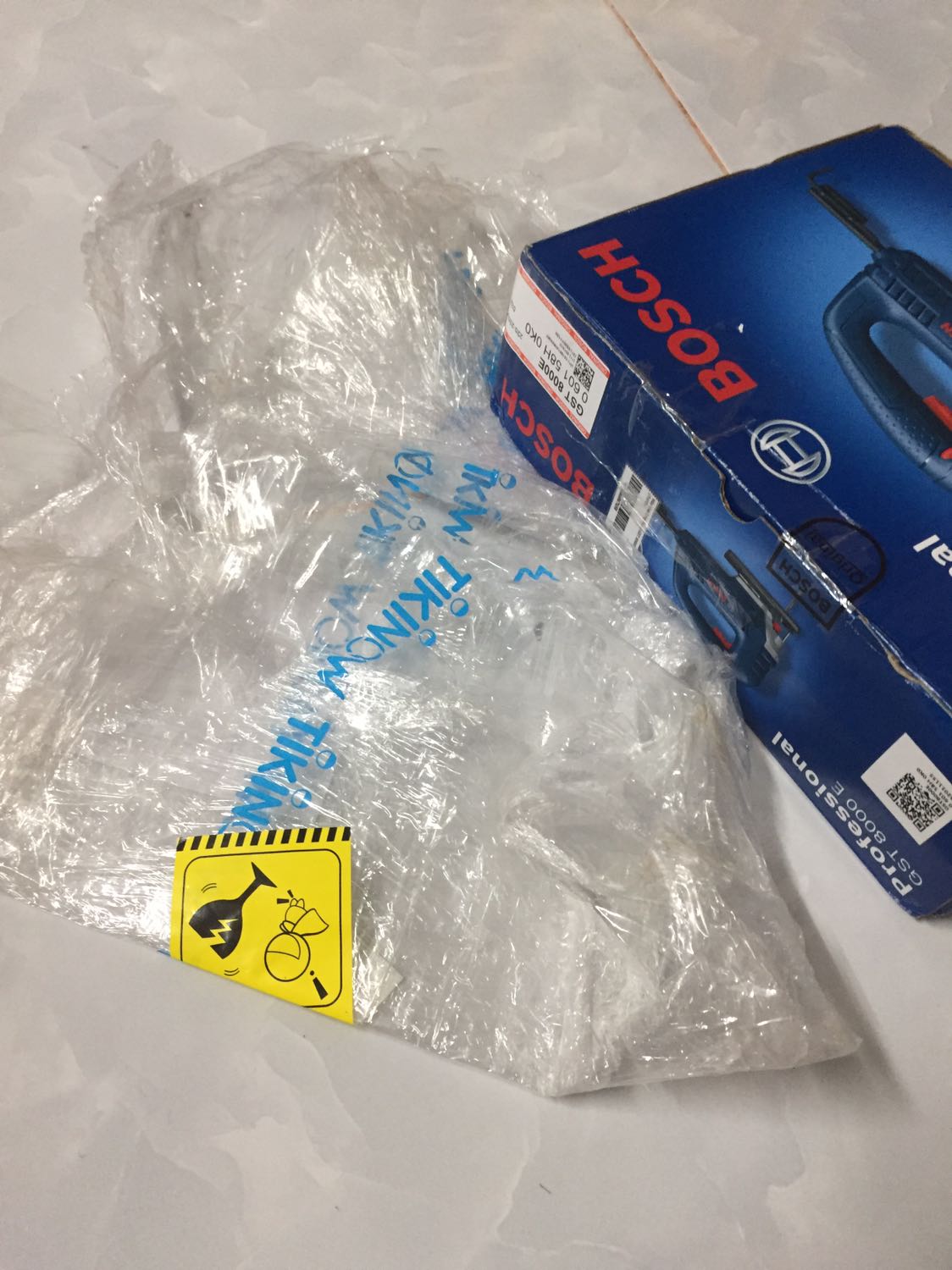 Đóng gói sơ sài, giao hàng chậm, đúng 1,5 tháng mới nhận được hàng, máy của Bosch hoạt động tốt.