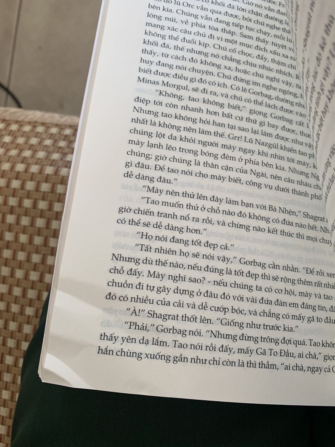 Đơn giao nhanh nhưng sách bị móp mấy góc. Mong Tiki lần tới để ý khâu bọc và giao hàng hơn