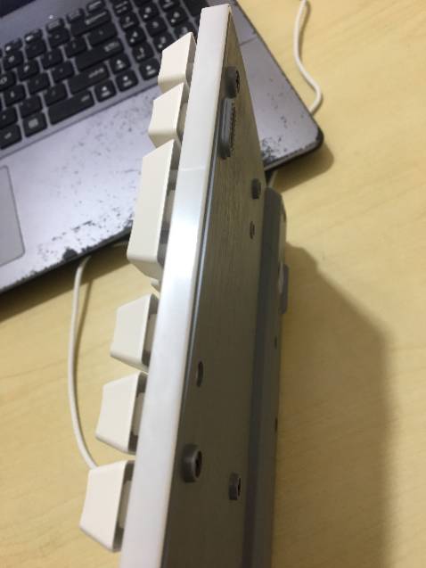 Đóng gói kỹ càng, giao hàng nhanh, nhưng bàn phím bị kênh, chất lượng phím bình thường, thôi tiền nào của lấy, không đòi hỏi cao được Đóng gói kỹ càng, giao hàng nhanh, nhưng bàn phím bị kênh, chất lượng phím bình thường, thôi tiền nào của lấy, không đòi hỏi cao được