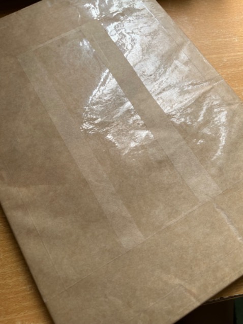 bìa in hơi lệch, shop đóng sách bằng giấy thân thiện với môi trường, giấy in hơi mỏng xíu