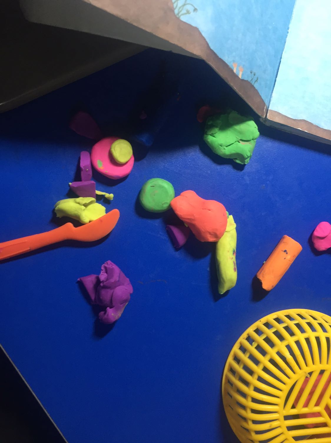 Màu đã đc nhào lặn ngay sau khi đc bóc hjhj,  mặc dù con gái chưa thể sử dụng tốt nhưng vui là đc rùi ah