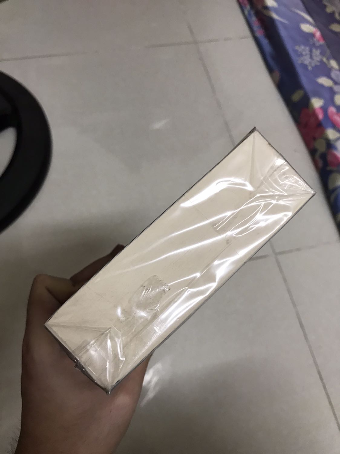 Sách dày, giấy tốt. Có bookcare và hoàn toàn mới, rất hài lòng.