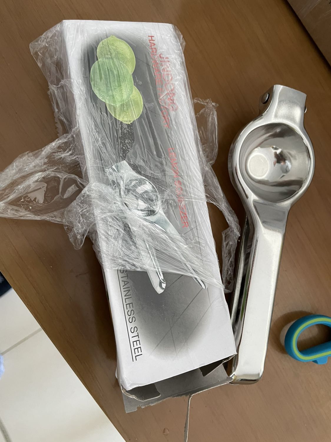 Flimsy, only for lime or lemon.....do not buy for key lime