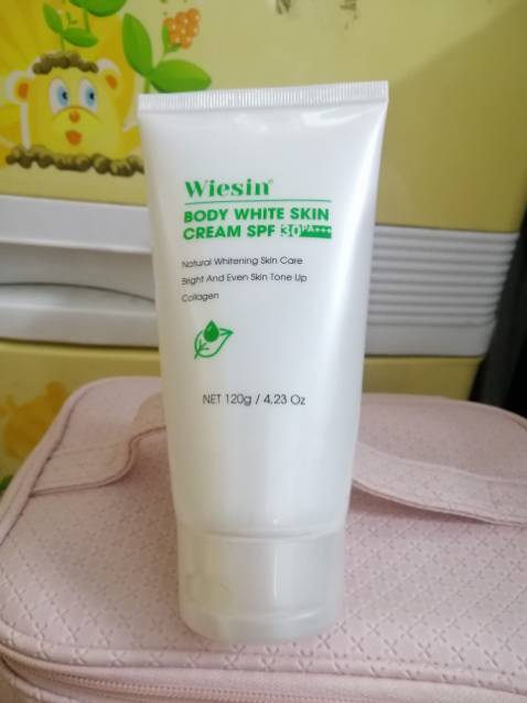 kem thấm nhanh, mình dùng được 1 tuýp rồi giờ thấy có chương trình khuyến mãi nên mình đặt tiếp, đang xài ngày 2 lần sáng tối