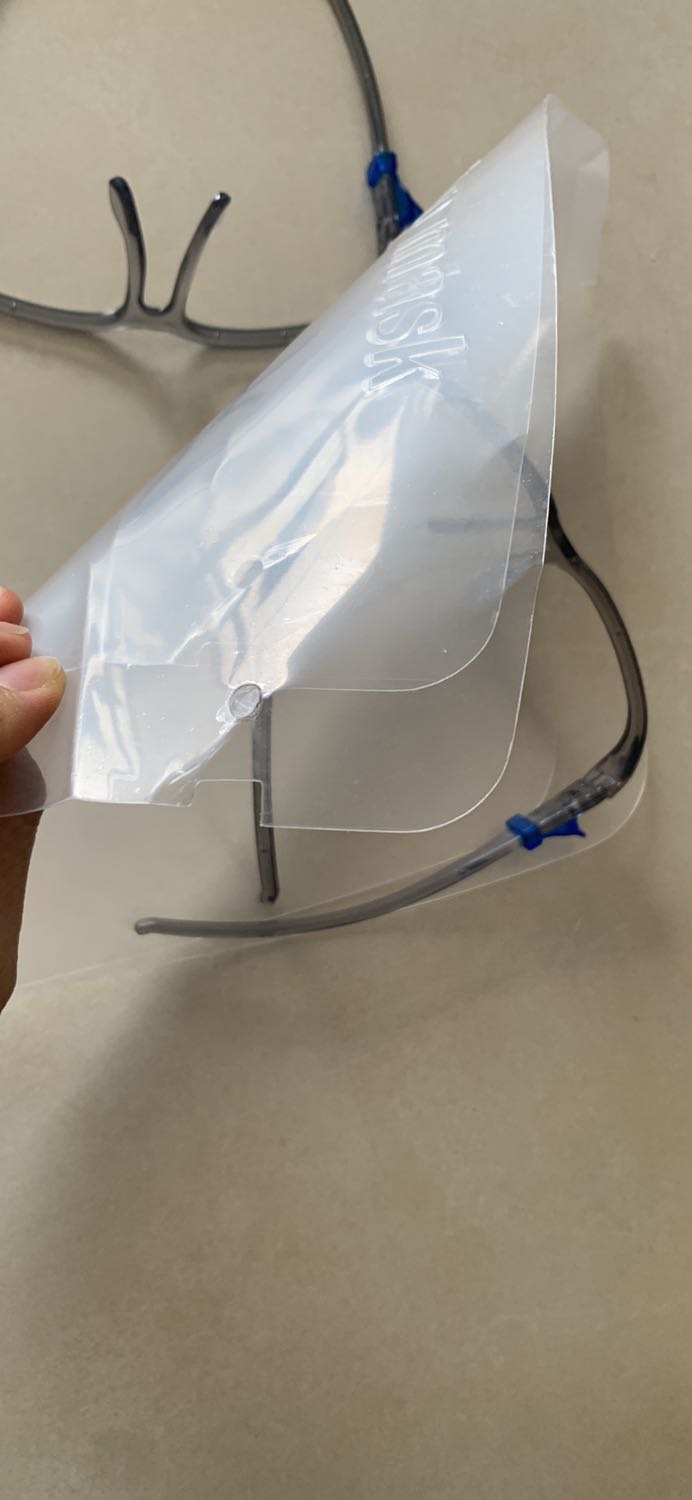 Sp ko như quảng cáo, gọng kính rời ra mà gắn thì cũng ko gắn dc. Màn kính rất mờ và bị gãy do cách gói hàng vận chuyển. Coi như ko thể dùng. Liệu có dc hoàn trả ko nhỉ??? Sp ko như quảng cáo, gọng kính rời ra mà gắn thì cũng ko gắn dc. Màn kính rất mờ và bị gãy do cách gói hàng vận chuyển. Coi như ko thể dùng. Liệu có dc hoàn trả ko nhỉ???