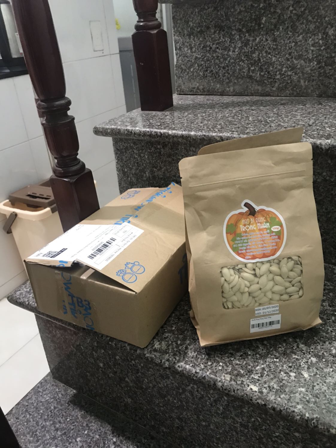 Ngon lắm nha mọi người, nên mua nhé
Đóng gói cẩn thận
Hạn sử dụng đầy đủ hết ấy
Hạt bùi, giòn tan!!! 
Sẽ ủng hộ shop lần 2 nè