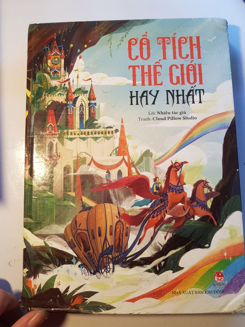 xuất sắc về cả hình ảnh và nội dung. nên mua để khuyến khích trẻ đọc sách.