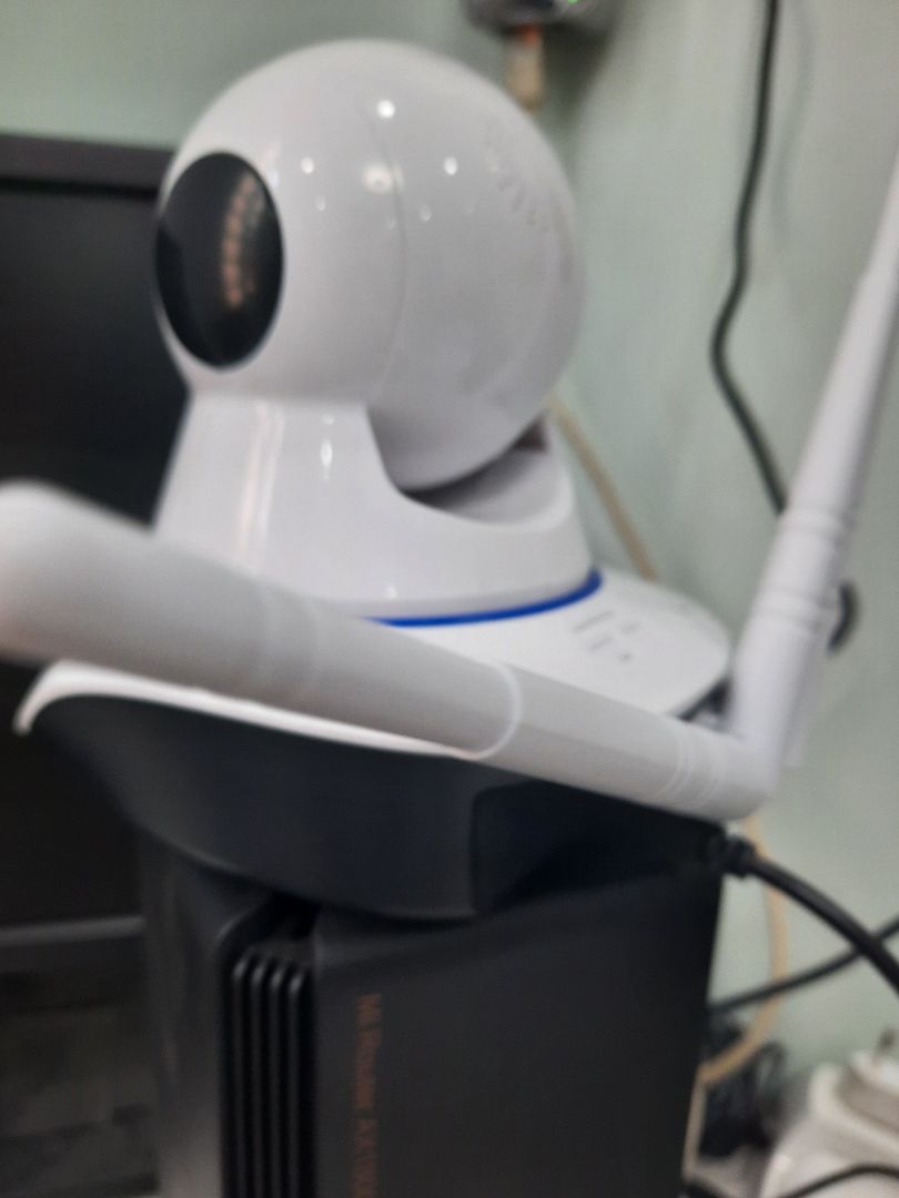 hàng lỗi, không có nút reset, không có chỗ gắn LAN. Không nên mua