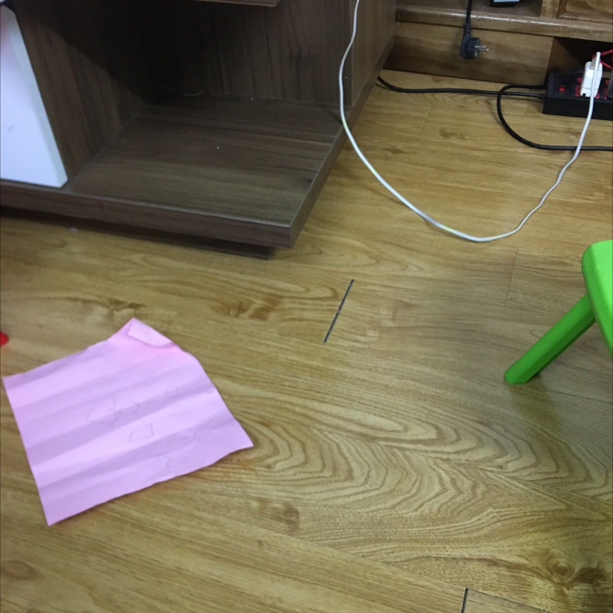 Điện thoại tôi samsung s10 5g nhưng sản phẩm không dán được vì hụt dùng cho mã khác, phí công tôi đặt 2 bộ, mặc dù bao bì ghi s10 5g nhưng ko phải loại máy tôi đặt, với lại chất lượng nó siêu mỏng có dán kín cũng ko có tác dụng