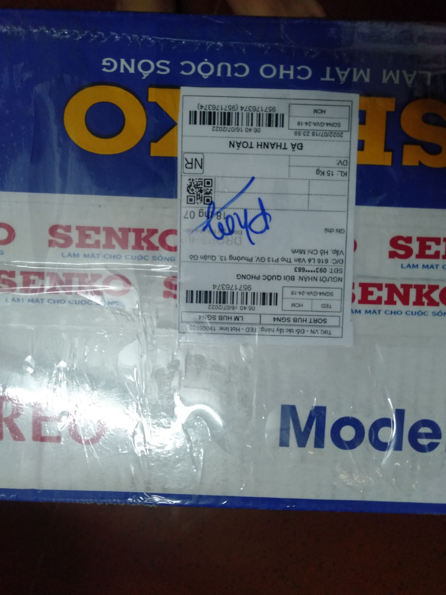 Mình đặt 03 sản phẩm, shop chỉ giao 01 sản phẩm.Hàng lấy thùng khác đóng.Mình chưa khui hàng.Do mình đã thanh toán nên lúc giao hàng ko có mình  nhận.Đề nghị sớm giải quyết cho mình đủ hàng