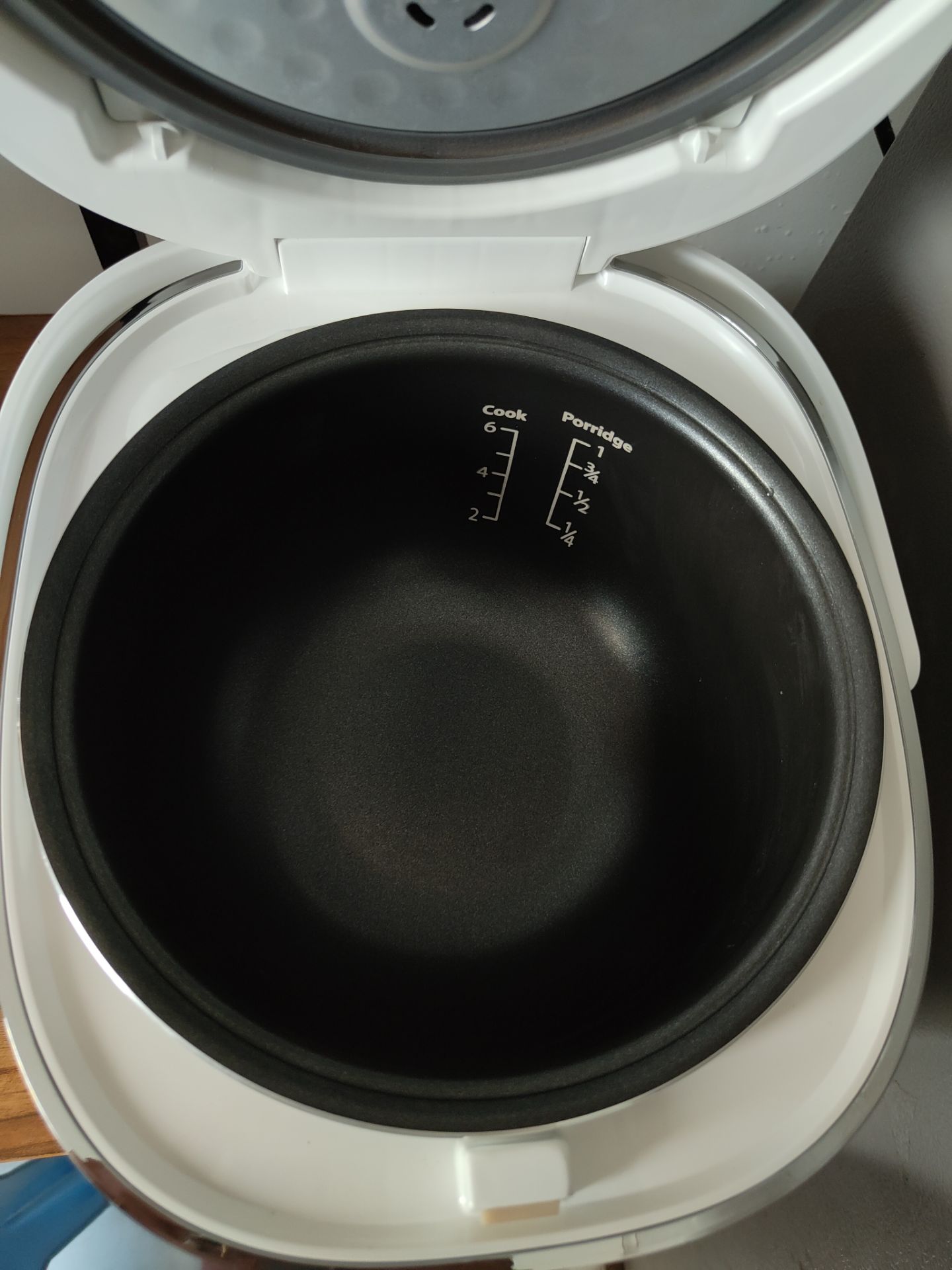 Nồi đep, nấu cơm ngon, hạt gạo tơi xốp bụng nở như nấu bằng nồi Cuckoo (nhà mình đang dùng). đồ cần nấu cơm gạo lức nên mua thêm. So về chất lượng thì giá thành khá rẻ và hợp lý. Giao nhanh đặt lúc 14h mà 16g30 đã nhận được hàng