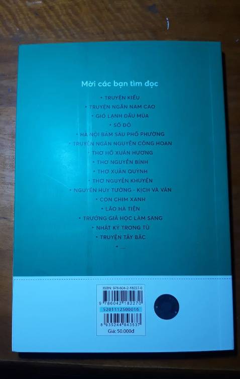 Giao hàng nhanh, cách đóng gói mình không hài lòng lắm vì hộp đựng nát quá, sách hơi móp góc tí nhưng ko sao. Sách có được 1 lớp bọc kính lúc giao, chất sách cũng đẹp.