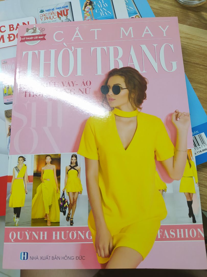 sách in sắc nét khá chi tiết ạ. nên mua nhé. nếu bạn nào thật sự đam mê. mình có đi học may ở bên ngoài nên đọc hiểu đc.bạn nào ko đi học may nếu đọc kỹ chắc vẫn làm đc ạ