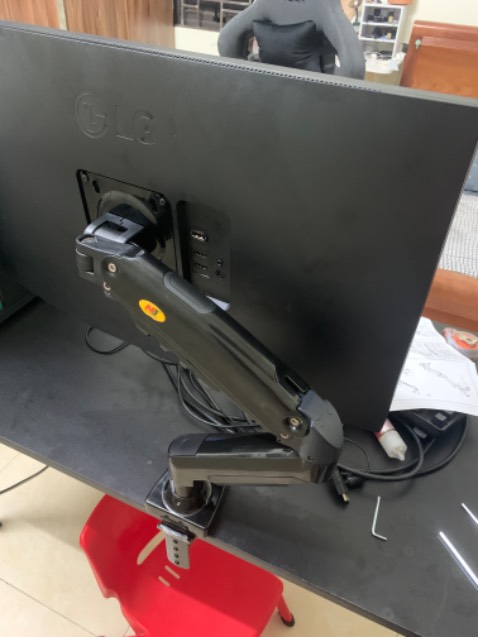 Quá ngon trong tầm giá, ship siêu nhanh 2 tiếng có luôn, giá treo chắc chắn, nếu kèm thêm dây usb để nối vào chân đế luôn thì tuyệt. Giờ mua thêm lắp lại hơi mất tg :))