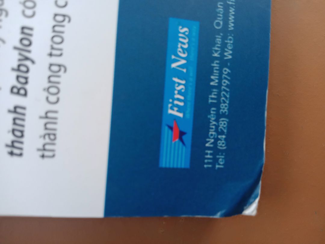 Bởi trước đó đã mua rất nhiều sách trong cùng đợt sale tháng 6 nhưng lần này nhận sách thấy rất thất vọng, sách nhăn và bị rạch ở bìa, lúc mở cũng hơi bụi. Chất lượng giấy khá ổn, nhẹ. ??