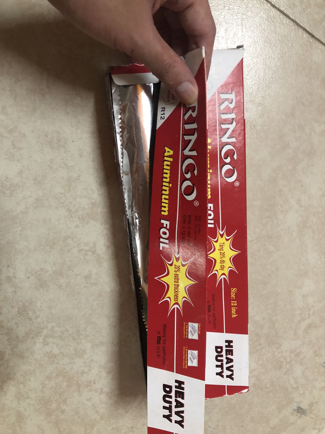 1. Ảnh và mô tả là sản phẩm nhập khẩu của Goodbake nhưng lại gửi sản phẩm của hãng Ringo nào đấy.
2. Mình sẽ châm chước bỏ qua điều trên nếu đúng là giấy thấm dầu nướng bánh, ở đây lại là giấy bạc không thấm dầu được. Nói chung là thất vọng.