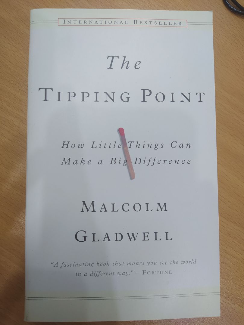 Về dịch vụ vận chuyển, đóng hàng, mình rất hài lòng với Fahasa. 
Sách khổ nhỏ, nhẹ, giấy tối màu.