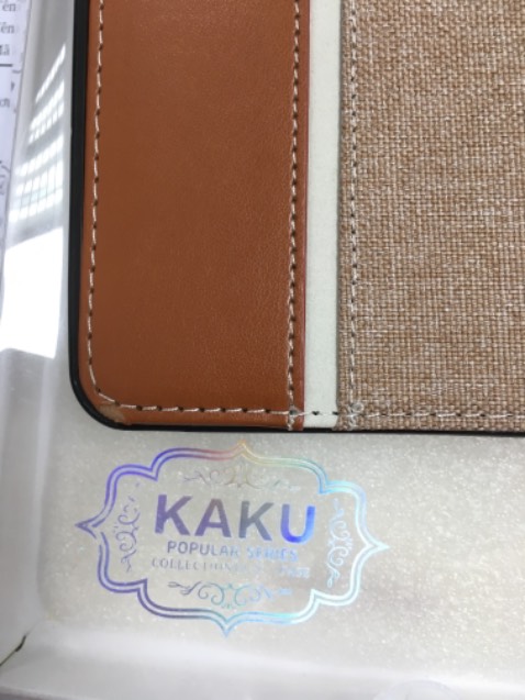 Góc sản phẩm bị chóc lớp da bên ngoài, mong shop lần sau lưu ý giúp