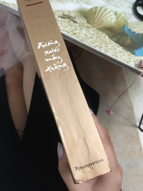 Giao hàng siêu nhanh luôn mà nhận hàng hơi thất vọng, sách bị gãy góc, bù lại thì chất lượng giấy tốt