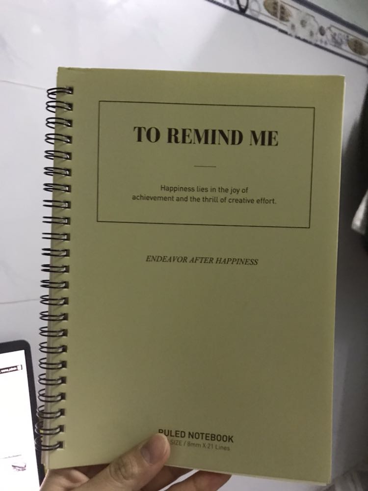 Bìa basic nhìn đẹp lắm. Giấy không quá dày nhưng cũng ổn, mua để học hành nên 60 tờ hơi ít hihi