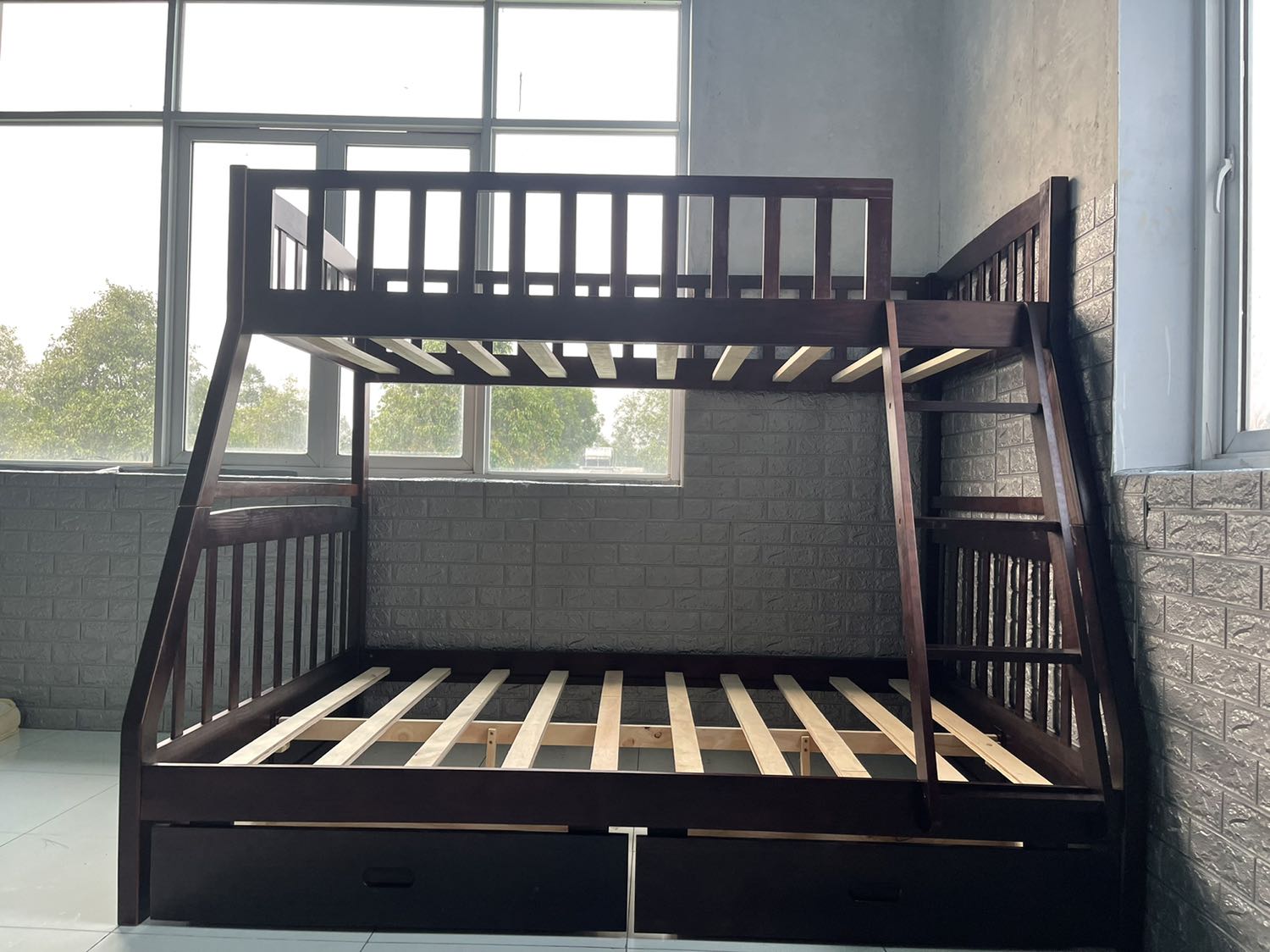 Hàng như hình, chất lượng quá tuyệt vời, nhân viên mang sản phẩm tới tận nhà lắp ráp rất nhiệt tình vui vẻ