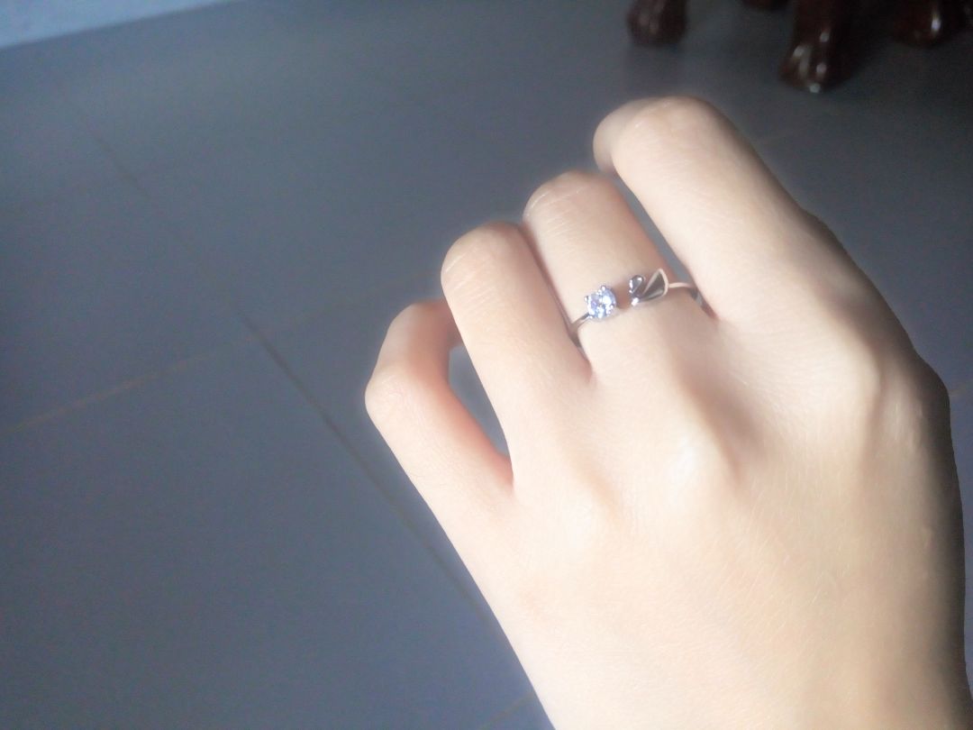 rất ưng chiếc nhẫn nhõ nhắn và cực xinh xắn này luôn shop ạ ❤️❤️❤️❤️
tôi cũng gửi tới lời xin lỗi tới anh shipper đã giao món hàng này ạ, em xin lỗi vì sự bất cẩn của mình đã khiến anh nhận hết lỗi. Thật sự rất xin lỗi anh nhiều mong anh bỏ qua cho em nha. cảm ơn ạ!