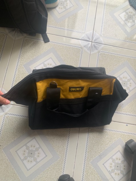 Chả đựng được bao nhiêu đồ. Mua vì đc giảm giá nhưng nhận hàng vẫn cảm thấy k thích hợp đựng đồ đi làm