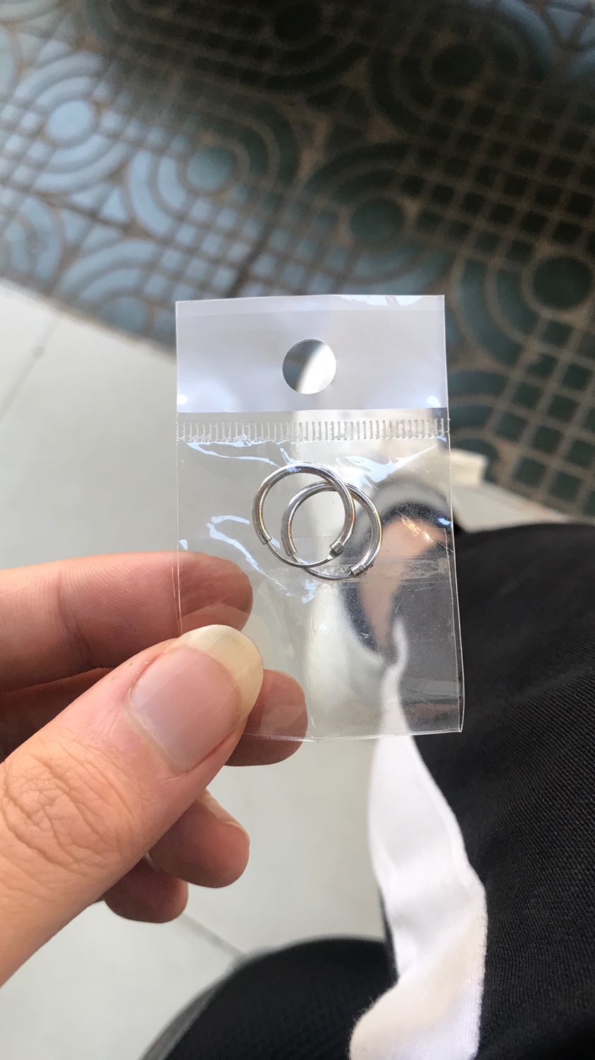 Hàng k như hình ảnh. Chất liệu cũng k phải titan mà là sắt mạ Hàng k như hình ảnh. Chất liệu cũng k phải titan mà là sắt mạ