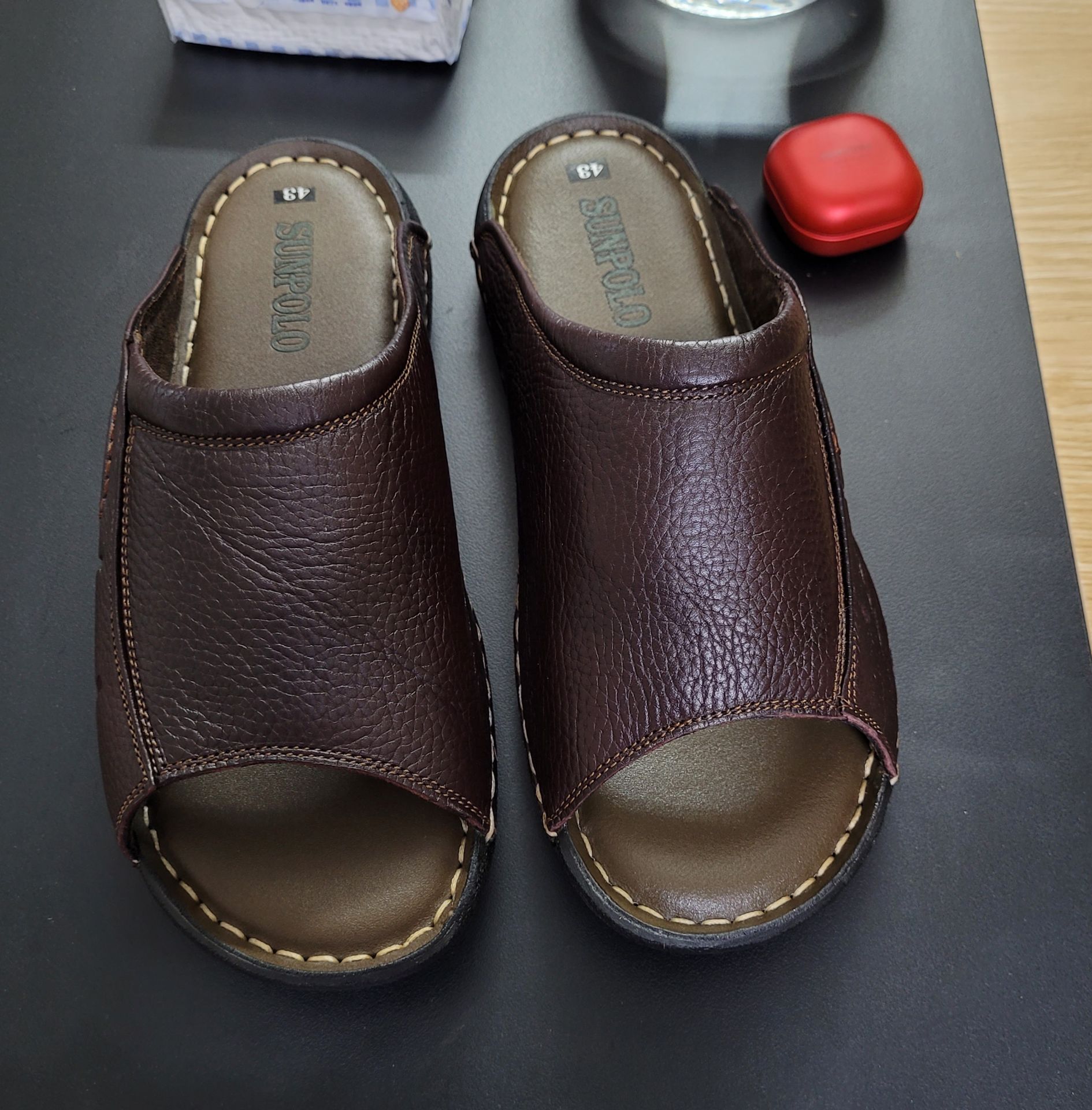 Dép đẹp. shop bán hàng uy tín, mô tả hình ảnh và sản phẩm thực tế trùng khớp.