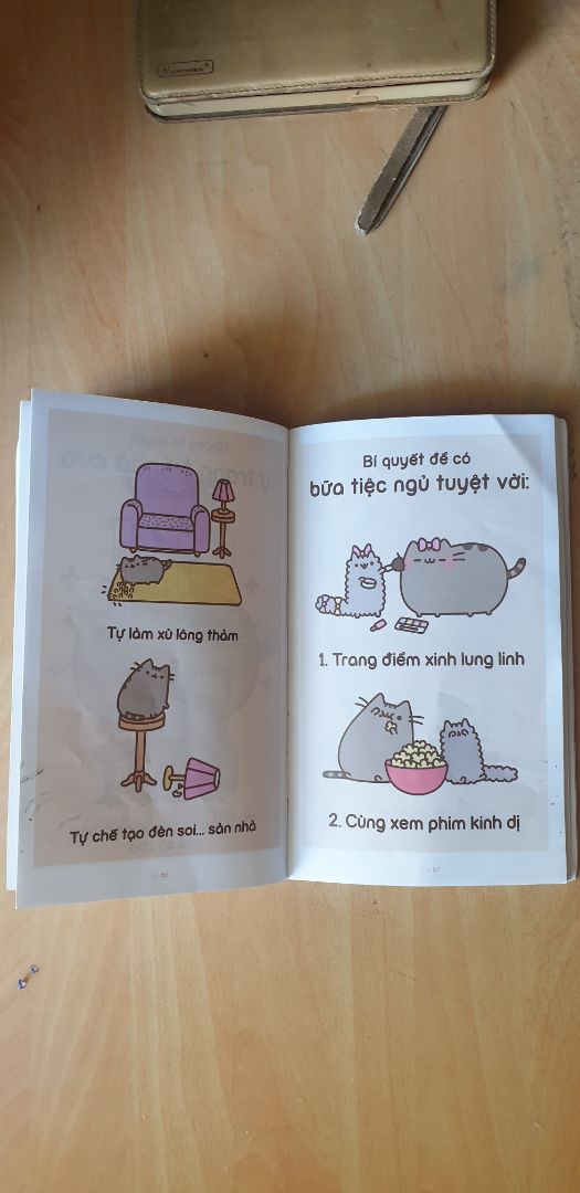 truyện đơn giản dễ đọc dành cho các bé nhỏ. Giúp các bé hiểu hơn về các chú mèo dễ thương Pusheen.
Con mình đọc đi và đọc lại nhiều lần vẫn rất thích