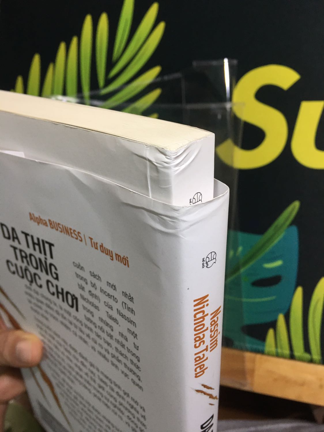 Mình thấy cách tiki đóng hàng dạo này thấy đi xuống rất nhiều, mình thường xuyên mua sách trên tiki vì tiki có book care, nhưng lần này sách bị chần góc và rách luôn cả bookcare. Mình đọc phản hồi của khách nhiều nên thấy các ý kiến phản hồi về việc tiki đóng hàng tệ đi nhiều trong thời gian gần đây, nhưng tiki dường như tiki chỉ xin lỗi và vẫn không cải thiện gì hơn. Tiki nên chấn chỉnh khâu đóng gói hàng