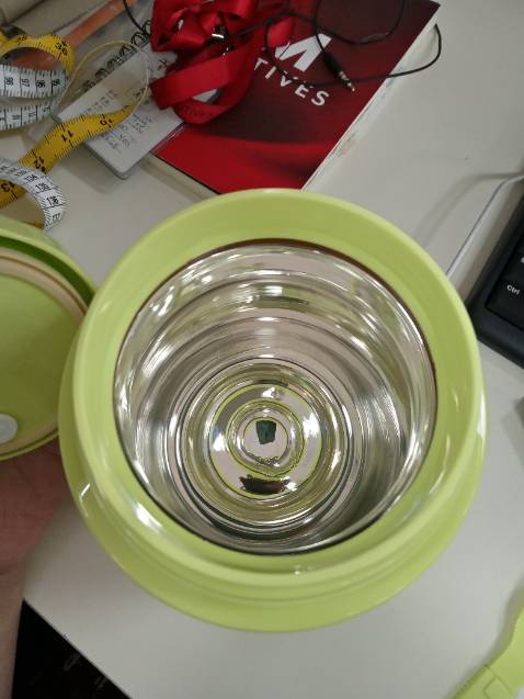 Thấy để nước nóng từ 6g chiều tối qua đến 6 g sáng hôm nay mở ra còn ấm/nóng . Ko có dụng cụ đo độ nên ko biết nóng đc bn độ . Tính ra 12 g còn ấm nóng vậy thì giữ nhiệt cho thức ăn trong tầm 4g chắc OK . Bình màu sắc đẹp . Dầy chặc giống hình chụp mô tả . Nếu bình dựng thức ăn có 2 ngăn thì tiện sử dụng hơn . Giá cao hơn chút cũng đc .