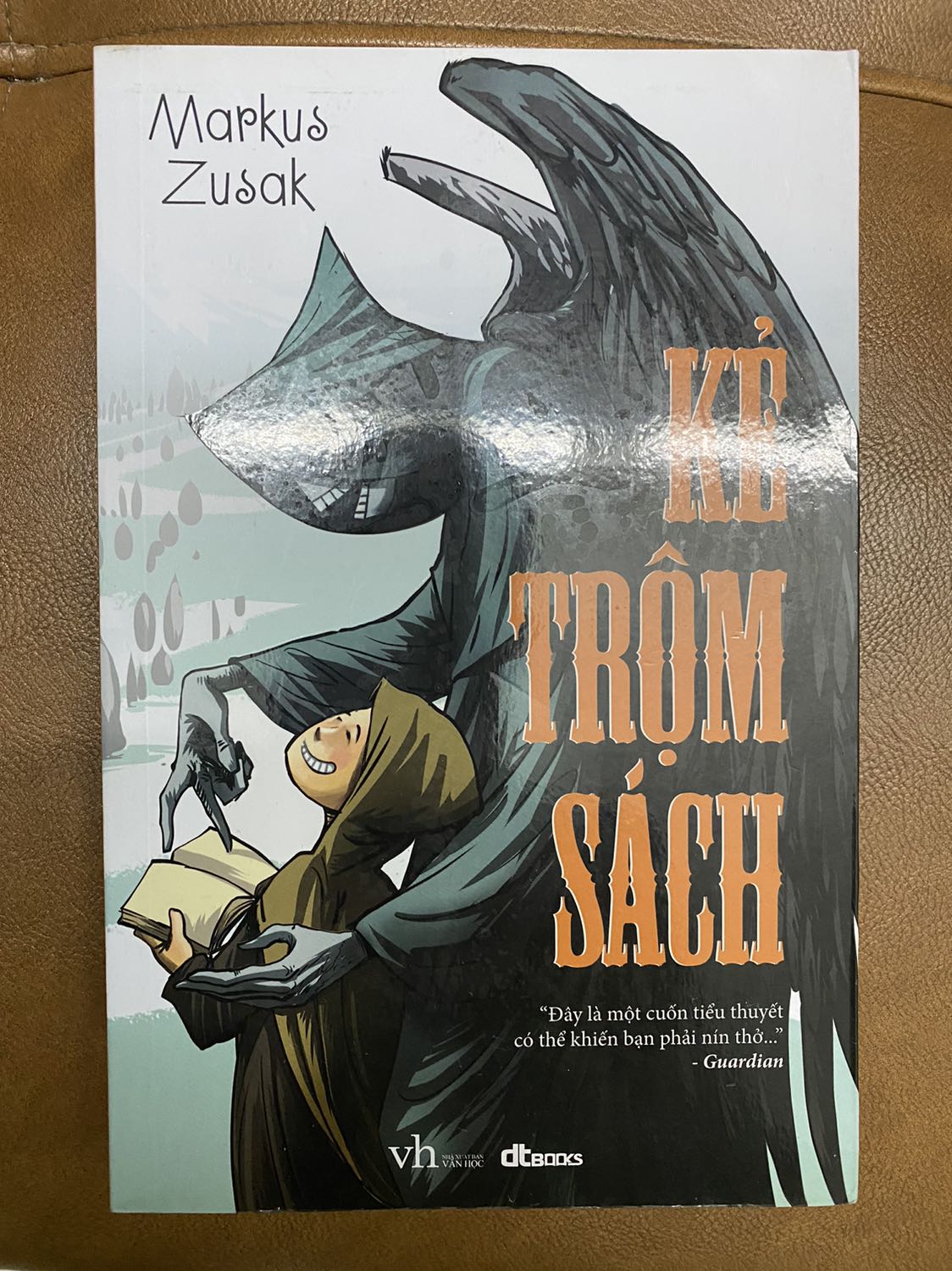 Sách bọc cẩn thận, giao hàng nhanh, nhưng không giống bìa như ảnh của shop trên tiki nên trừ 1 sao