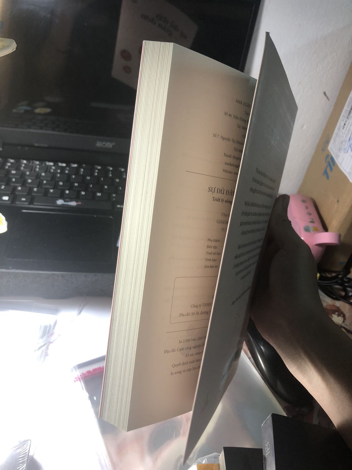 Bị gấp ngay gáy hơi đau mà sale rẻ nên chịu