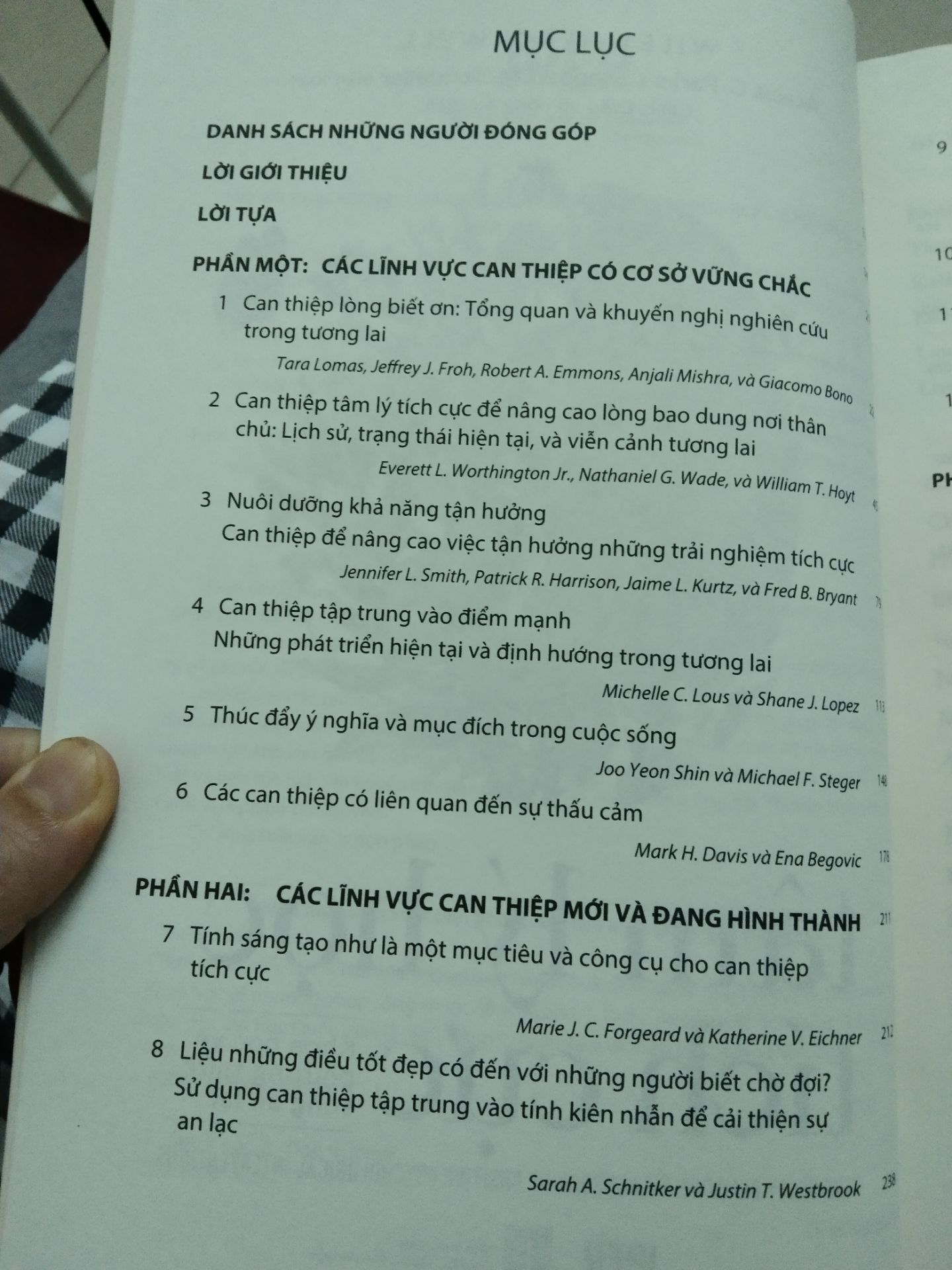 1 cuốn sách rất hữu ích cho các nhà tâm lý học và cho cả các bạn có chung niềm đam mê muốn giúp đỡ về mặt tâm lý cho những người xung quanh. Sách cũng đòi hỏi phải có sự hiểu biết chuyên môn mới có thể hiểu được hết được.
Giao hàng tốt, sách đẹp ❤️