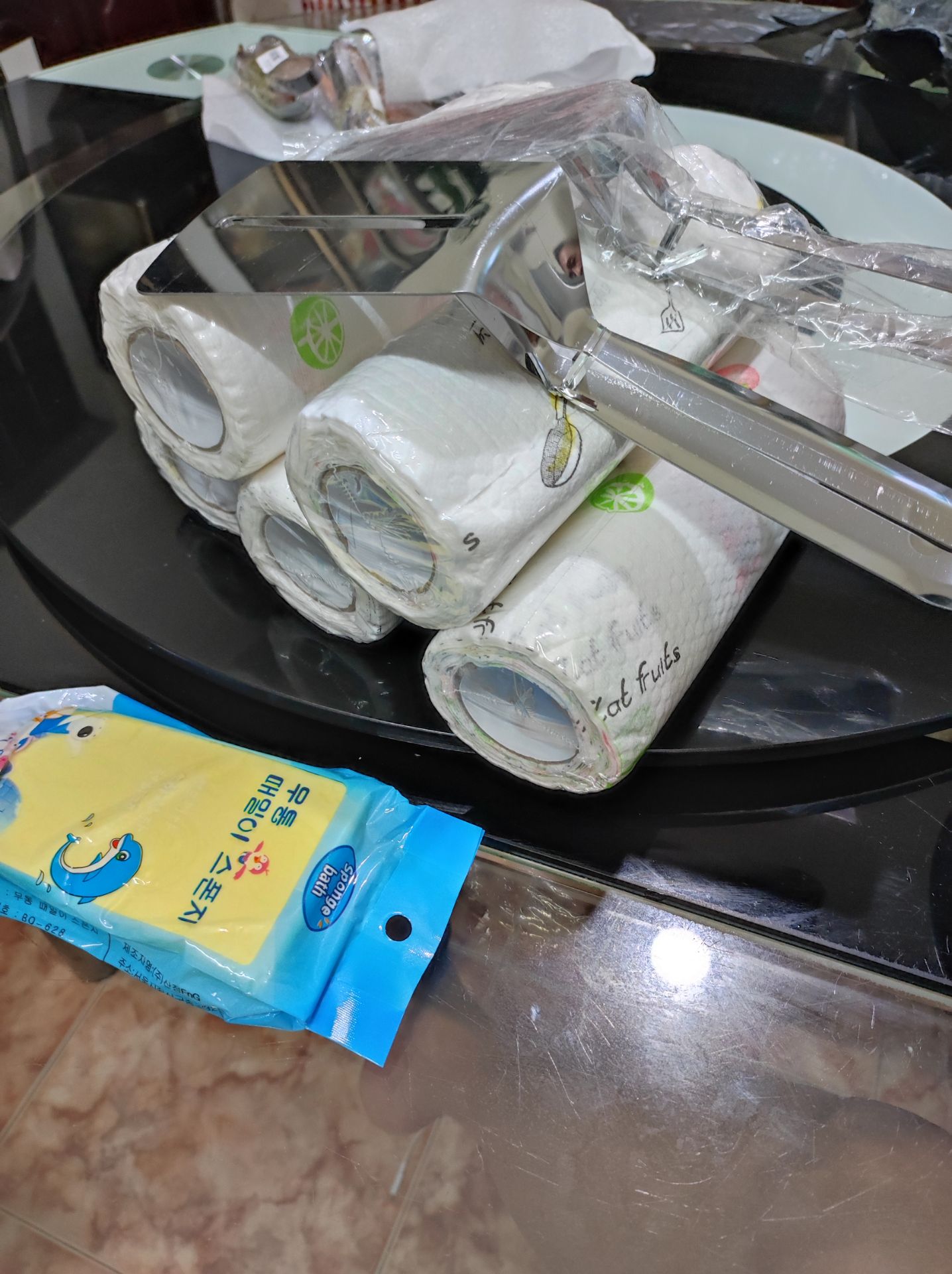 Sản phẩm không hoàn toàn đúng mô tả, nó nhỏ chỉ có khoảng 50 tờ chứ không phải 220 tờ. Giấy cũng không dày như những loại đã mua ở nơi khác. Hơi thất vọng khi mua trên Tiki.