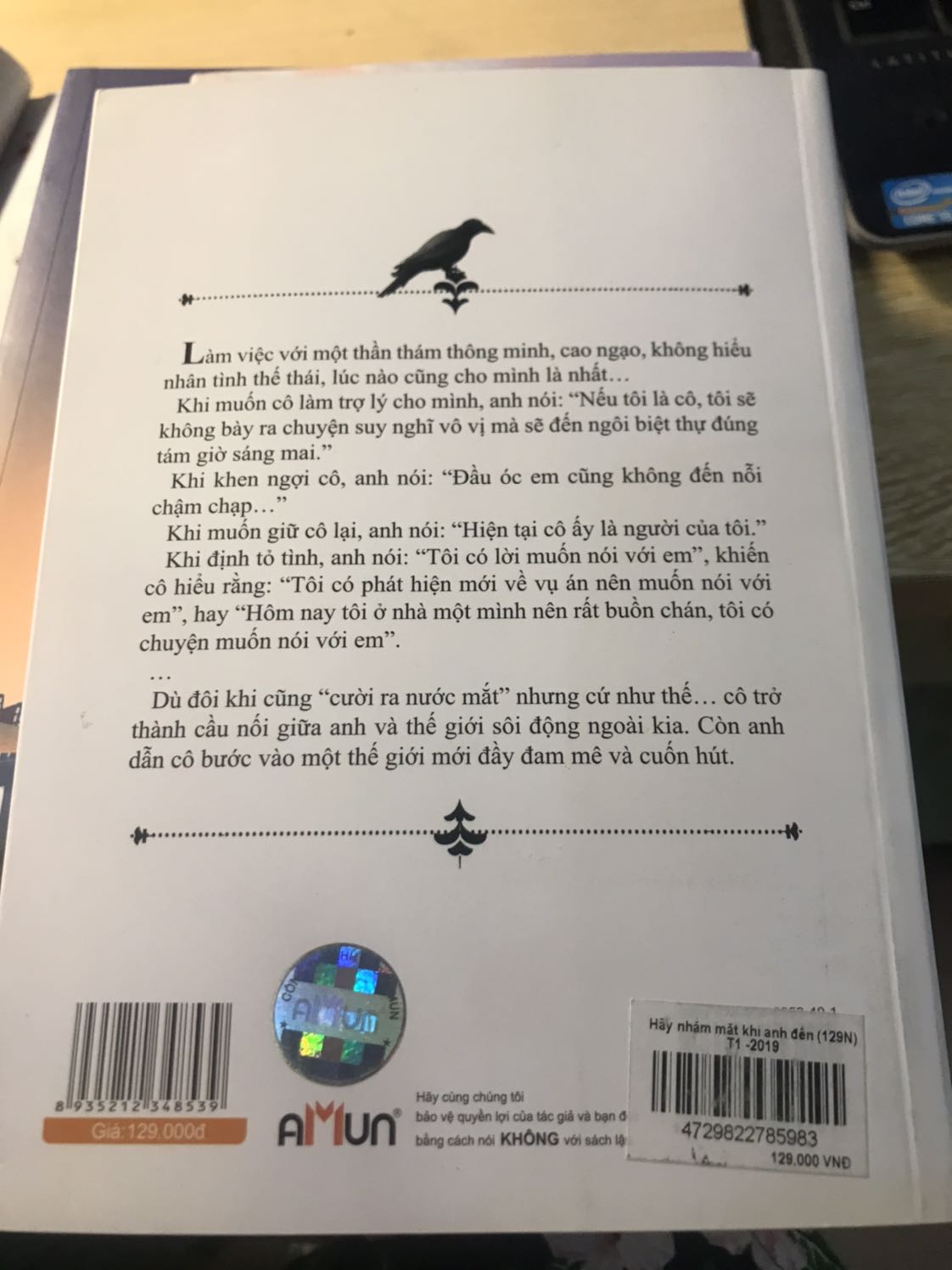 Sách đẹp lắm nhé, sách của mình thì không bị nát hay rách đâu, có cả bookmark nữa, rất đáng tiềnn, nên mua nhaa