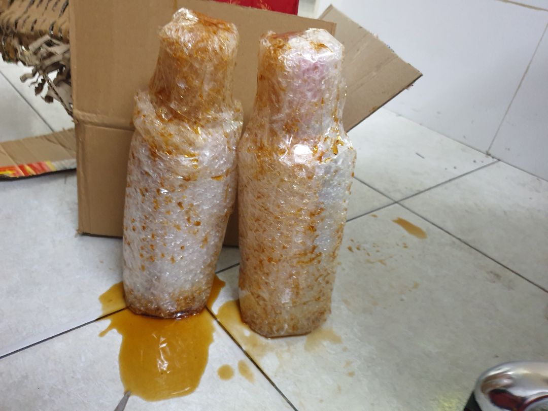 mua 2 chai, vỡ 1 chai.
còn dùng được 1 chai, hic hic