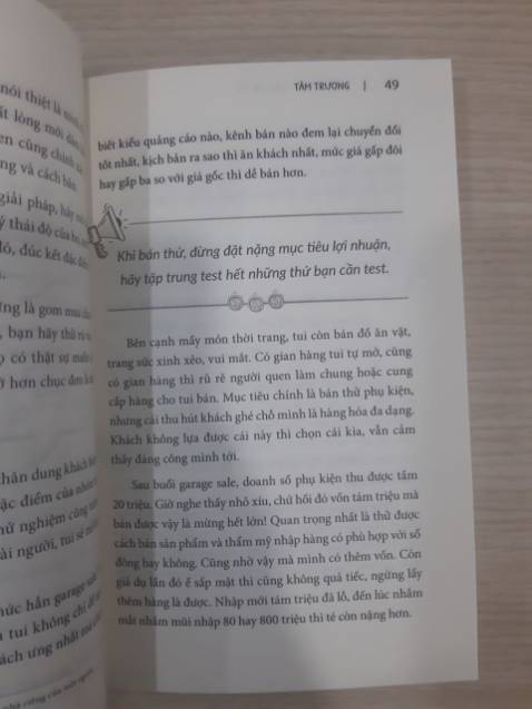 Những kinh nghiệm buôn bán mà tác giả chia sẻ rất bình dân, thiết thực. Cách kể chuyện hài hước, có những câu đúc kết mặn mòi dễ nhớ. Một cuốn sách đáng mua cho bất kỳ ai muốn bắt đầu bán hàng.