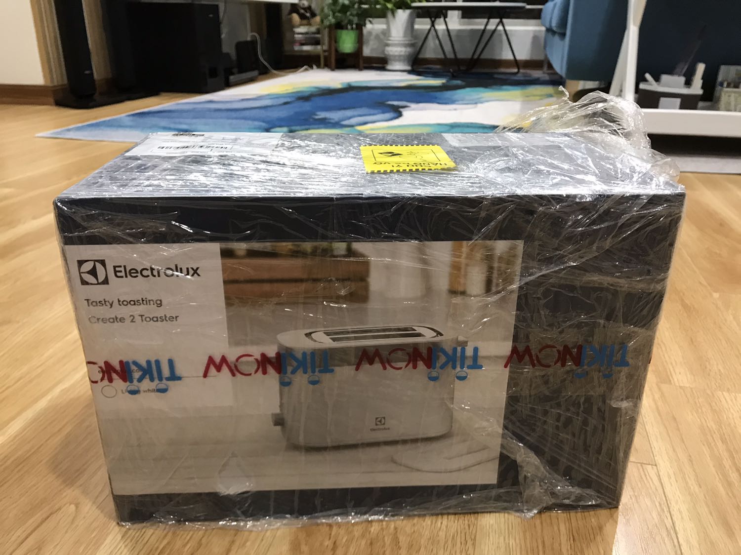 Mình nhận được hàng rồi, thiếu giấy bảo hành. Máy cắm điện không vào. Mong tiki đối sản phẩm giúp mình