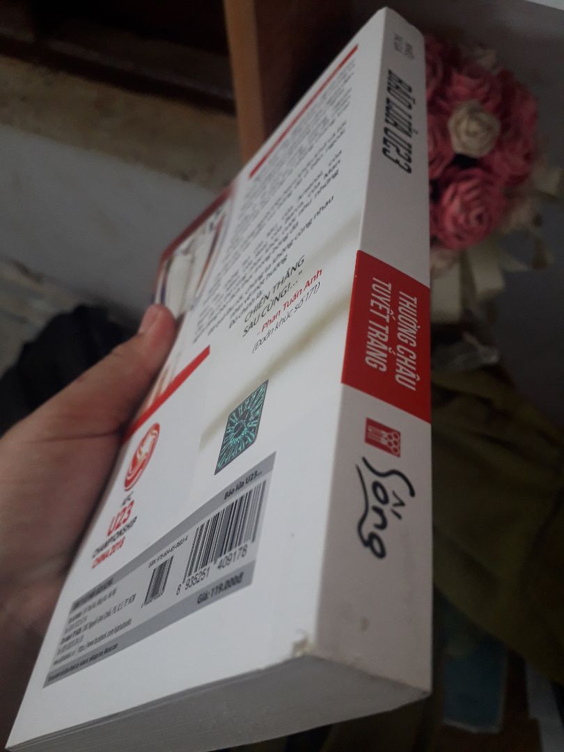 Tiki làm mình thực sự rất thất vọng, mua về không có lớp màng bọc bên ngoài,giấy thì vụn,bìa sách thì không đóng chặt vào trang.Mình bỏ tiền ra muua sách mới và chất lượng mà