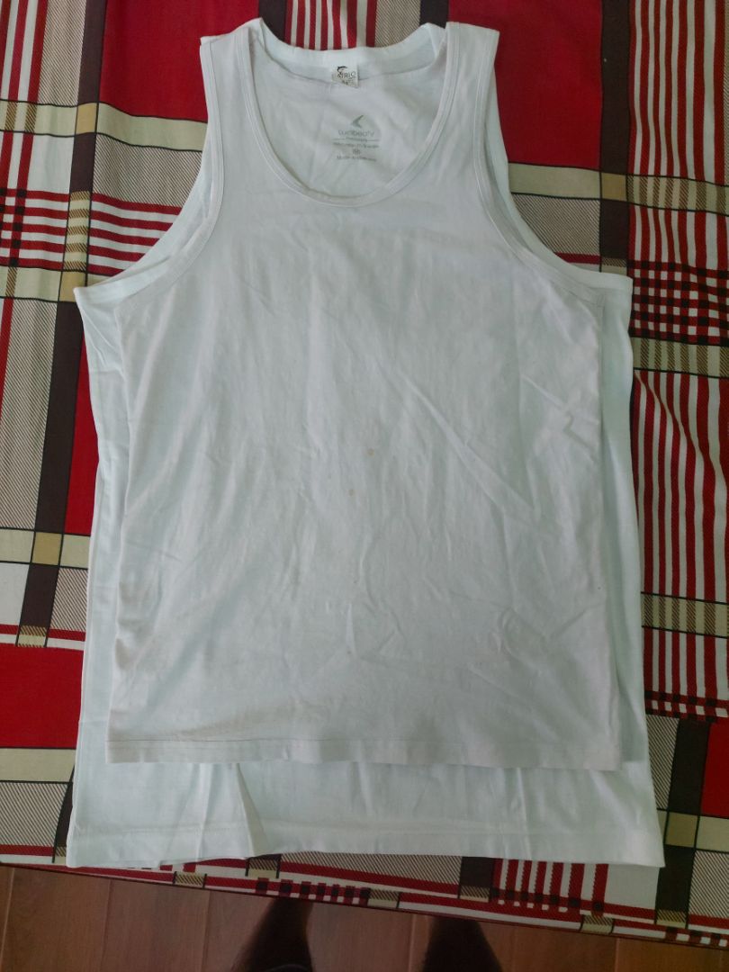 chất liệu, kiểu dáng thì được. size  thì không chuẩn( đây là  2 cái  áo  cùng size M, áo mới  đặt mua size M mà như XXL