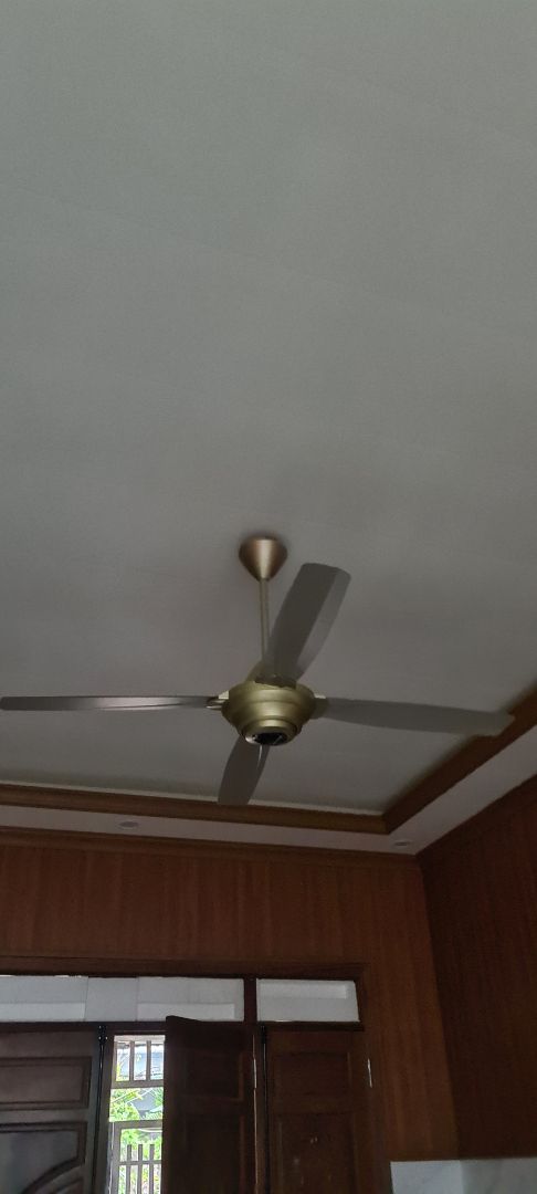 Dùng pana khá ổn,ko như 1 số cmt bảo máy yếu.Mình dùng cả 4 cánh và 3 cánh,hài lòng.Chỉ màu cái vàng đồng ko đồng nhất giữa cánh và thân