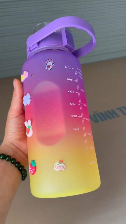 Cầm thấy chắc chắn . Giao hàng nhanh . 1 điểm trừ là nút bật nắp không được nhậy, hơi khó đậy