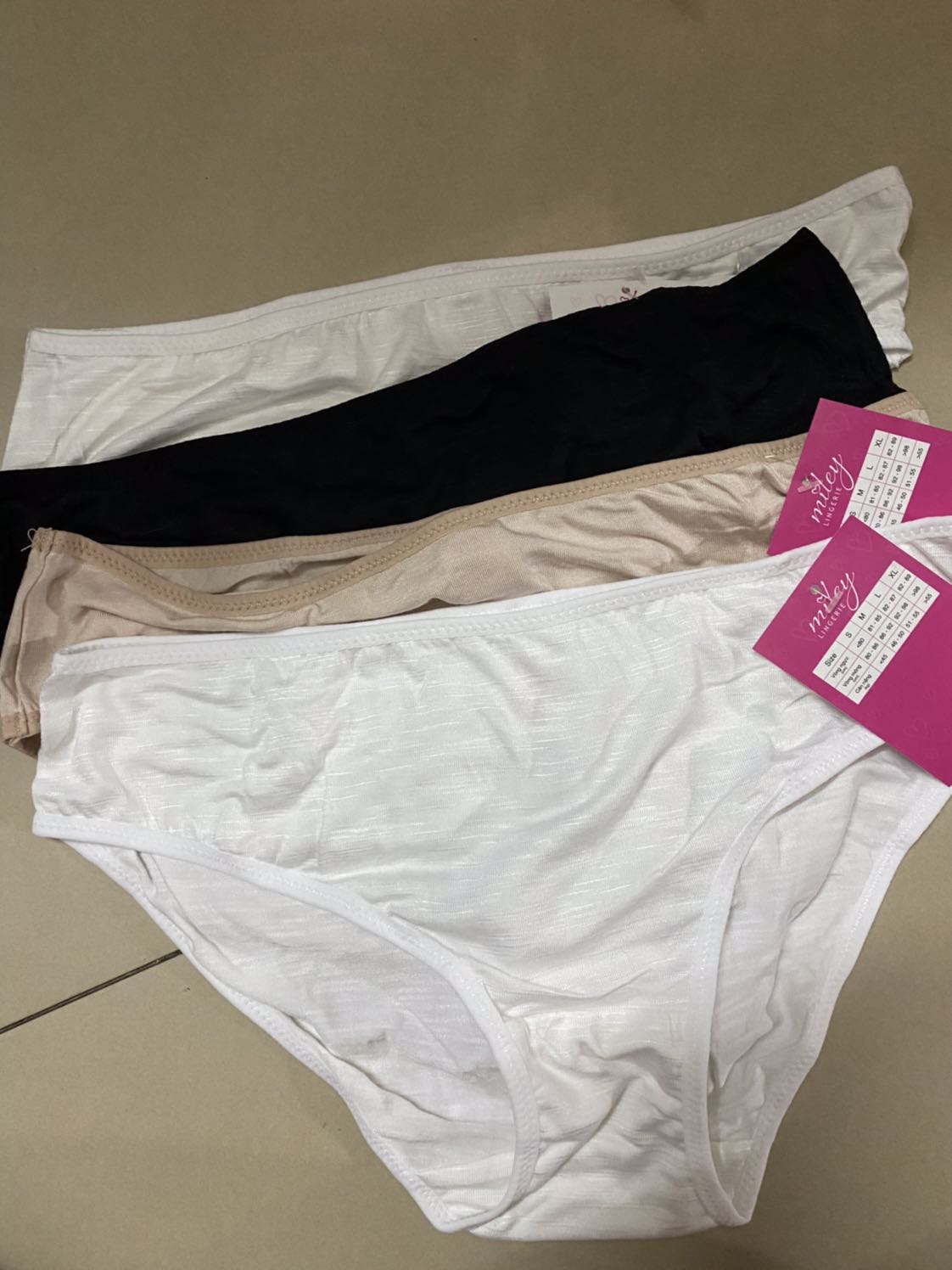 Quần đẹp như hình, chất liệu co giãn tốt. Tiki giao hàng nhanh. Mình mua cho mẹ, mẹ dặn lần sau nhớ mua tiếp